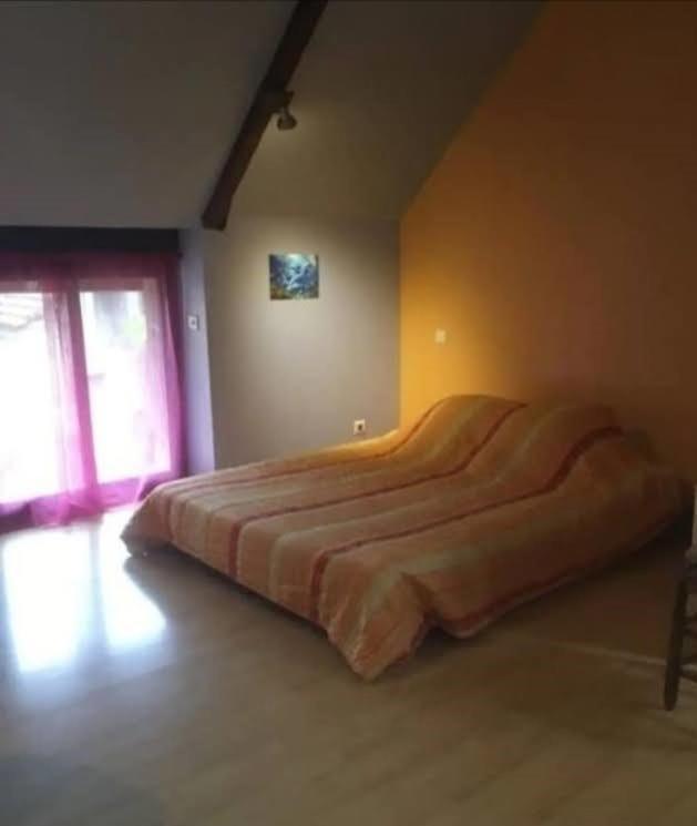 Chambre Chez L'Habitant Rueyres المظهر الخارجي الصورة