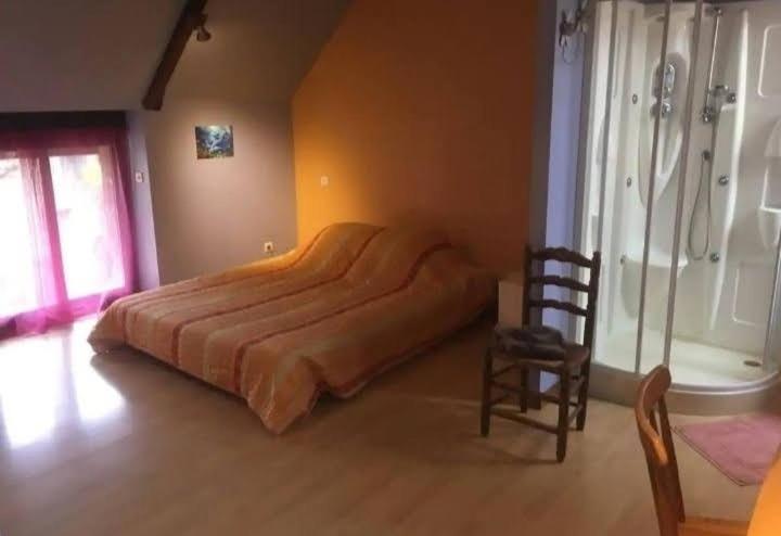 Chambre Chez L'Habitant Rueyres المظهر الخارجي الصورة